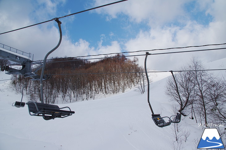 朝里川温泉スキー場 強風にも負けずリフト運行！絶景と急斜面が魅力の穴場ゲレンデ♪